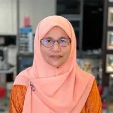 Nor Azami, Senior Optometrist at Paris Optical