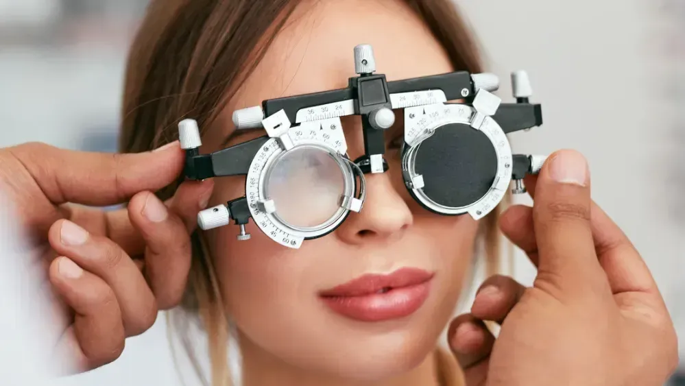 Optometrist conducting an eye care consultation at Paris Optical